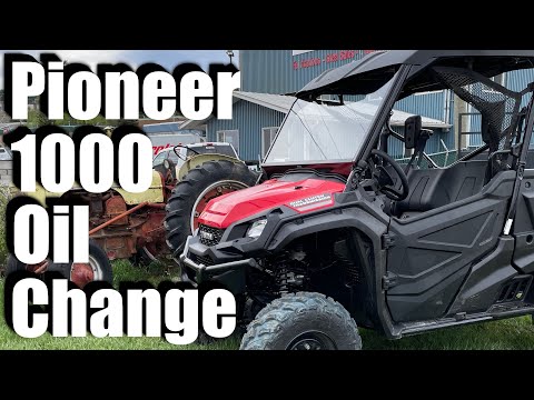 Видео: Как заменить масло в HONDA Pioneer 1000 / Замена масла и обслуживание