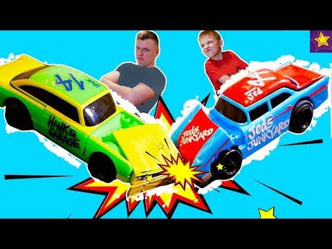 Видео: Разбили МАШИНКИ на КРАШ ТРЕКЕ !!! Игорь против Папы Кто РАЗВАЛИТСЯ Первым?