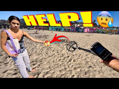 Видео: Она потеряла что-то сентиментальное на этом калифорнийском пляже!