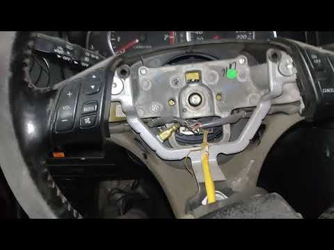 Видео: Как снять руль за 2 минуты ! На примере мазда 6.