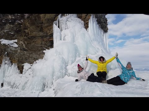 Видео: Walking on frozen lake Baikal 2020.  Прогулка по Байкал.