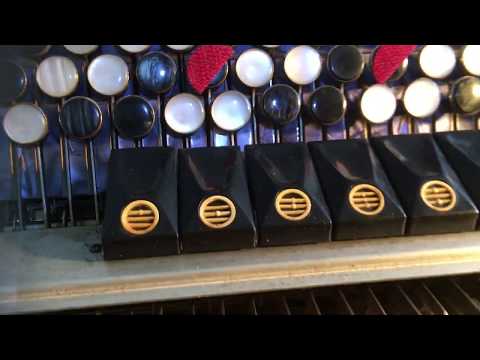 Видео: Баян и аккордеон: что такое "ломаная дека" или Cassotto . Отвечает дипломировный специалист Германии