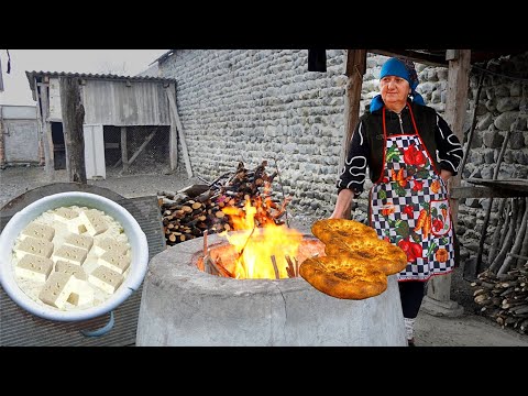 Видео: Бабушка печет настоящий тандырный хлеб в деревне - 1 час лучших рецептов хлеба