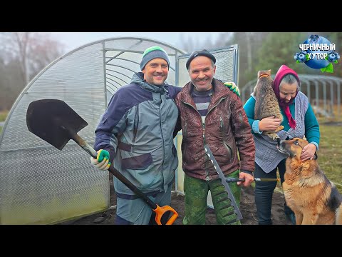 Видео: На лесной хутор приехало много помощников. Устанавливаем новую теплицу из поликарбоната