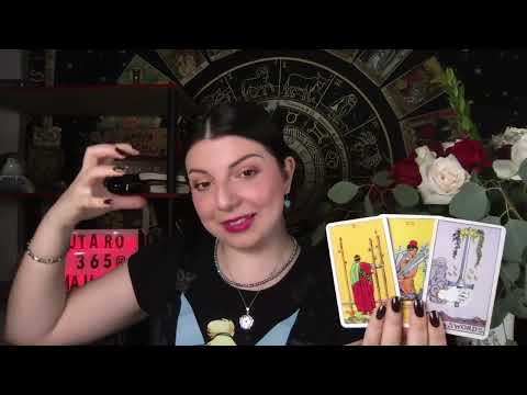 Видео: Ваши отношения до конца месяца. Таро Юлия Петрова