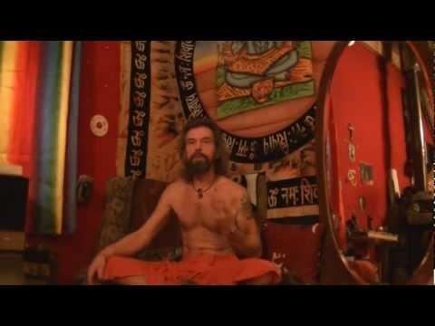 Видео: Темный ритрит Свами Сат Марги - 49 дней темноты и тишины