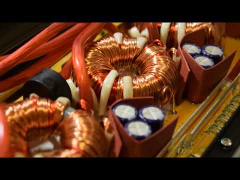 Видео: Как выбрать усилитель? Из чего состоит усилитель D класса? Kicx qs 1.1000 vs. Ural db 1.2500