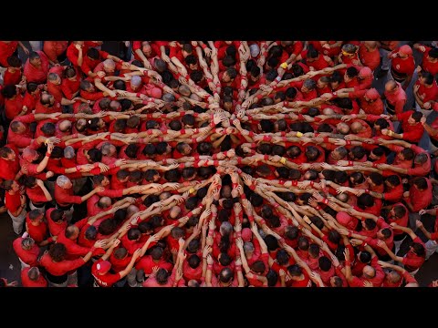 Видео: Как строят 10-уровневые замки из людей в Каталонии