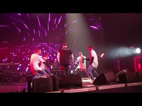 Видео: Руки Вверх - Он тебя целует. Концерт Нижний Новгород 2018.