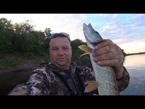 Видео: Рыбалка на Вятке. Язь жерех щука на микроколебалки.