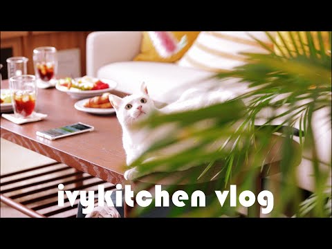 Видео: Пряный и аппетитный жареный кальмар｜Бранч｜Приготовим лимонно-укропное масло｜С кошкой!