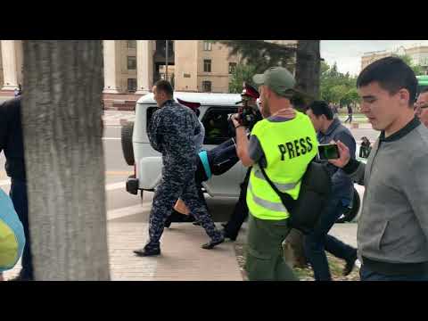Видео: Массовые задержания людей в Алматы 12 июня