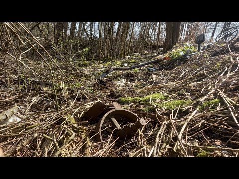Видео: Находим отличный металл на перекопанной  деревне!!!