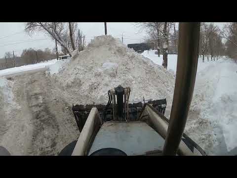Видео: Навалило снегу.Пробиваю тротуар.