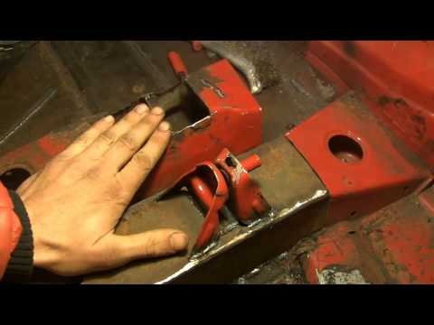 Видео: Golf 2 варим днище и короба видео 5