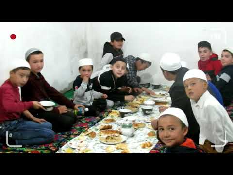 Видео: Сафед-Булон "Имоми Аъзам" масжид мадрасасида катта ифторлик ва сахарлик ҳамда Хатмона дуо.
