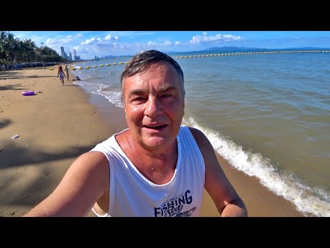 Видео: На берег в Паттайе выкинуло прозрачного монстра. Он чуть не откусил мне руку, я вовремя сбежал