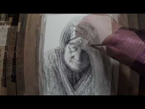 Видео: Старушка мать (угольный карандаш)