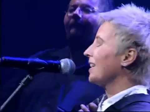 Видео: Светлана Сурганова и оркестр живьем для GQ – "Помни, не отрекаются любя"