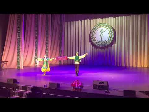 Видео: Татарский танец с гармошкой на пару.