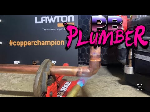 Видео: П Б Сантехник Как паять медную трубу