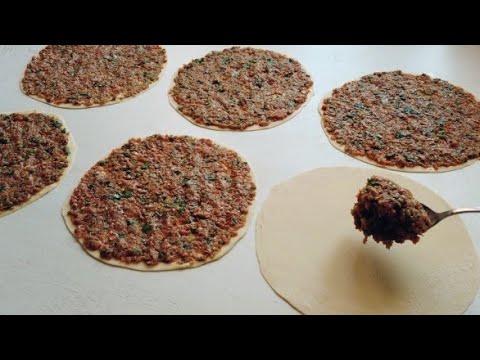 Видео: Эта Турецкая еда ПОКОРИЛА СЕРДЦА МИЛЛИОНОВ! Турецкая #пицца ЛАХМАДЖУН #турецкийрецепт #уличнаяеда