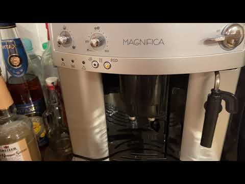 Видео: Кофемашина DELONGHI ESAM 3200 S -  первое включение, полная настройка, уровень шума и надежность.