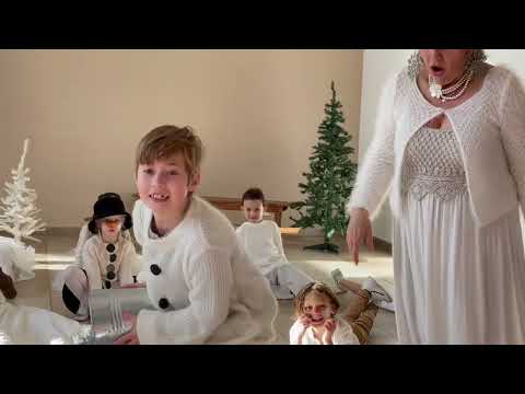 Видео: Школа Снеговиков. Новогоднее представление русской школы Канн Лазурики