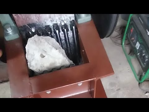 Видео: Щековая дробилка