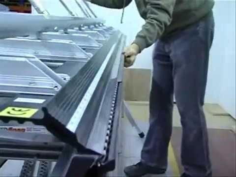 Видео: Видео работы листогибочного станка Tapco серии Max 20