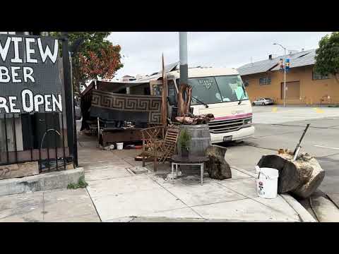 Видео: Почему не переезжаешь в дешевый район в США?