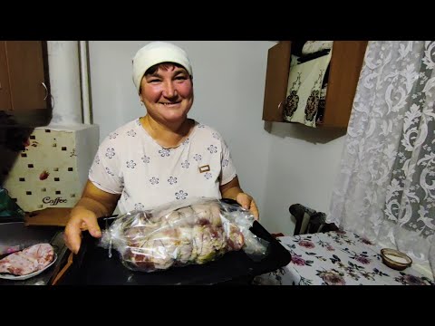 Видео: Как приготовить вкуснейший мясной рулет.