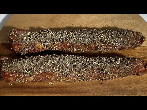 Видео: Холодное копчение мяса.  Сырокопченая филейка в декоре цветного перца