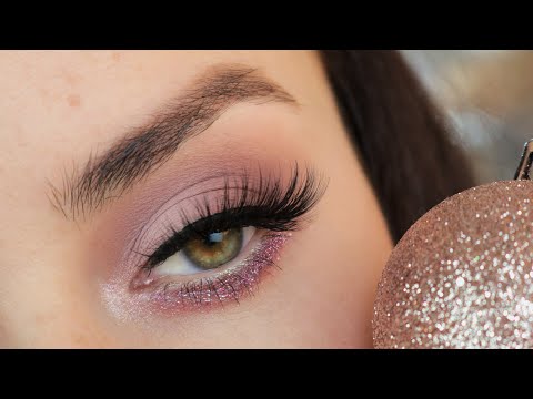 Видео: ПРОСТОЙ БЫСТРЫЙ И КРАСИВЫЙ МАКИЯЖ ДЛЯ НОВИЧКОВ/ Макияж Глаз с Блестками Пошагово