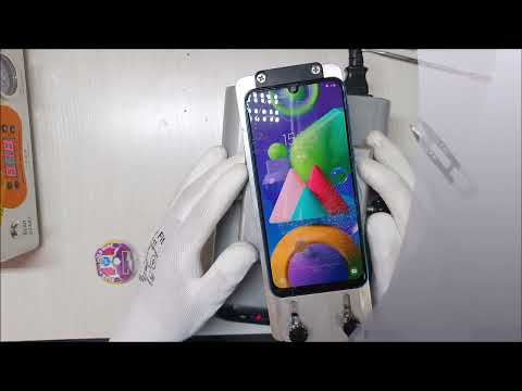 Видео: Replacing the glass of the Samsung M21 screen / Замена стекла экрана Samsung M21, без разбора