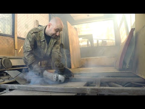 Видео: Краснуха-автодом: снимаю полы, все не по плану, лестница в небо