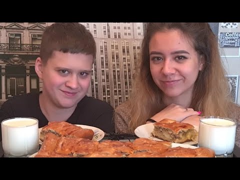 Видео: МУКБАНГ ПИРОГ С САЙРОЙ И КАРТОШКОЙ. ПРИЕХАЛА ИРИШКА ❤️ #eating #mukbang #семья #no #мукбанг #еда