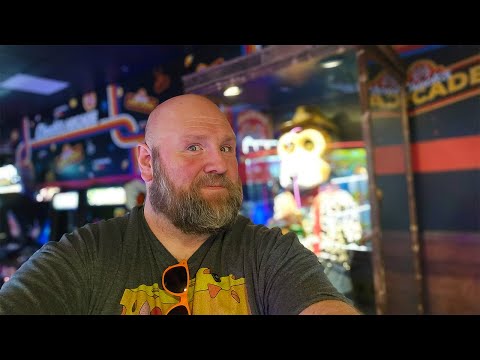 Видео: Я посещаю Chucks Arcade в Эль-Пасо, штат Техас