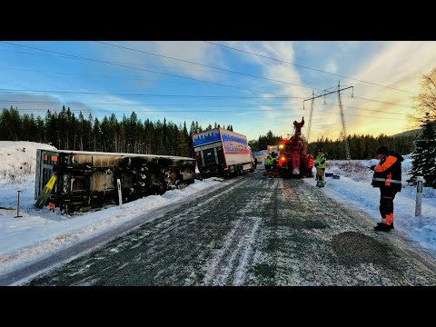 Видео: Фура легла на бок! Как работают службы спасения в Швеции!