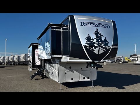 Видео: 5-звездочный отдых лучше, чем в отелях || Самый короткий роскошный автодом Fifthwheel Redwood 202...