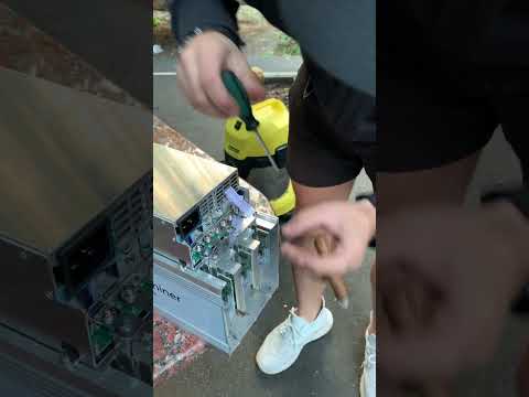 Видео: Чистка и продувка asic miner m 30++