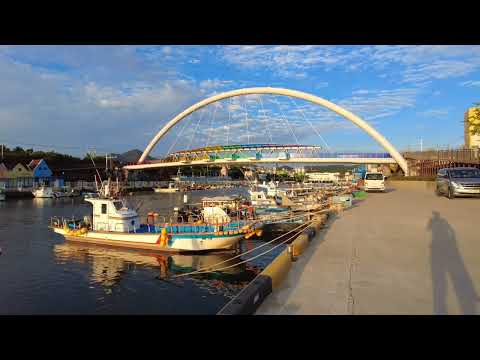 Видео: Пешеходная экскурсия по Пусану, Корея [4K] От порта Чанлим до уличного рынка Чанлим #KWTT