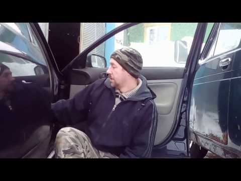 Видео: Замена тросика открывания двери VW Passat B5