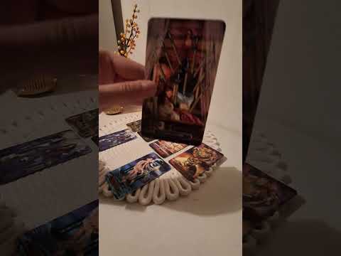 Видео: Какво чувства към Вас?