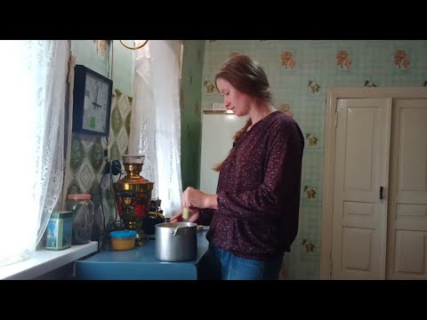 Видео: Подготавливаем наш деревенский дом к зиме!