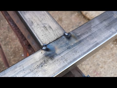 Видео: Как сделать и сварить железную дверь из квадратных труб (40х50)+(70х40)