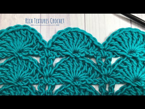 Видео: Как связать крючком узор «Веер-павлин»