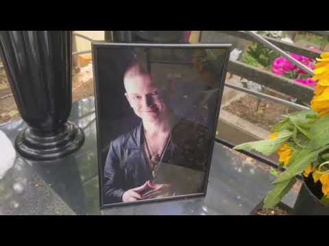 Видео: Светлана Александровна Сорина и хранители памяти о реставрационных работах на могиле Игоря Сорина