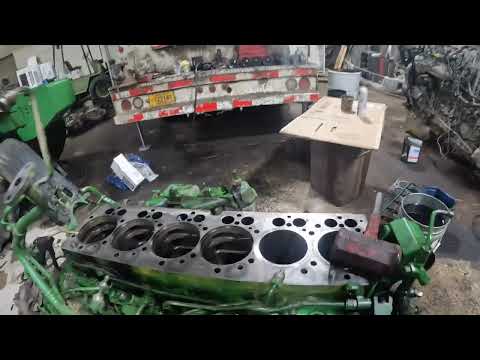 Видео: Сборка двигателя John Deere 6068.