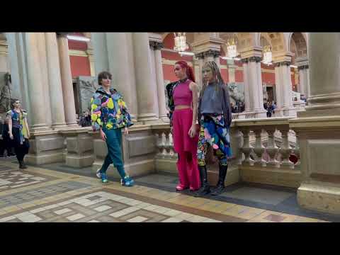 Видео: Дефиле "Инерция". творческие работы студентов кафедры дизайна костюма Академии Штиглица